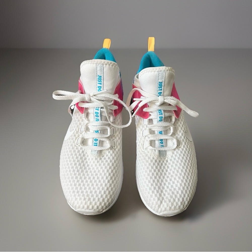Nike Size 8 Air Max Bella TR 2 Womens White Pink Blue Running Shoes Sneakers